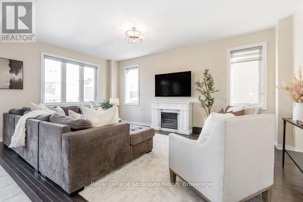 13 Academy Avenue, Wasaga Beach, Ontario  L9Z 0G9 - Photo 9 - S12163660