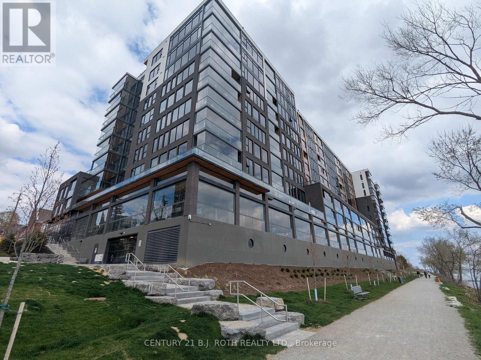 822 - 185 Dunlop Street E, Barrie, Ontario  L4M 0L7 - Photo 2 - S12132071