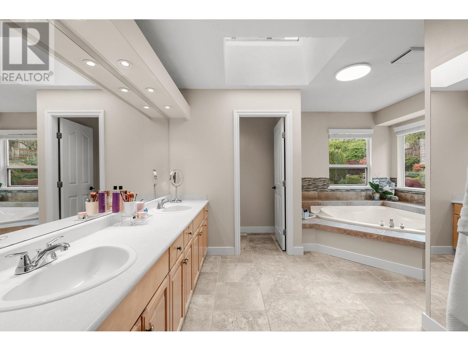 34 Foxwood Drive, Port Moody, British Columbia  V3H 4X3 - Photo 26 - R3005523
