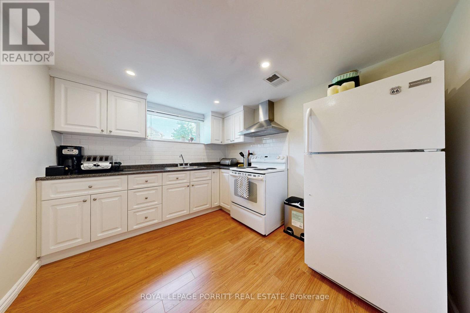 3 Orianna Drive, Toronto, Ontario  M8W 4M8 - Photo 34 - W12158393