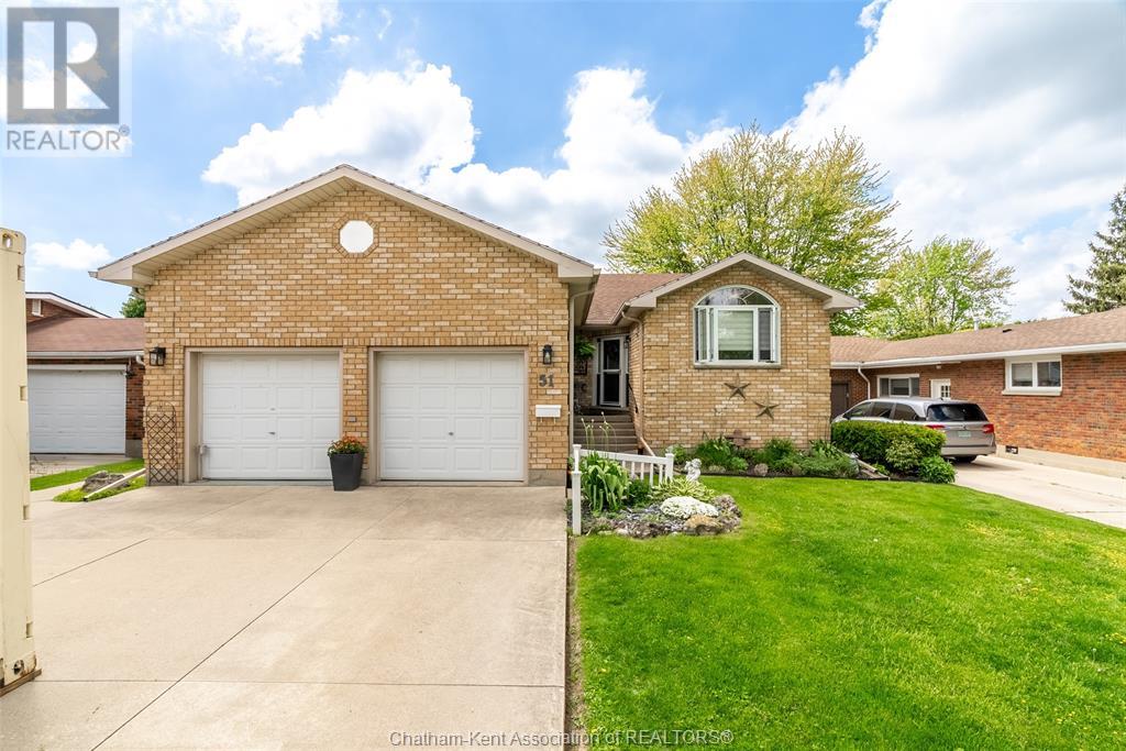 51 Pine Drive, Wallaceburg, Ontario  N8A 3L9 - Photo 1 - 25002454