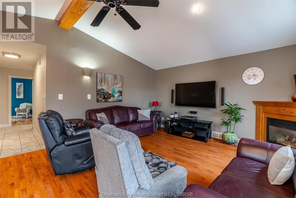 51 Pine Drive, Wallaceburg, Ontario  N8A 3L9 - Photo 8 - 25002454