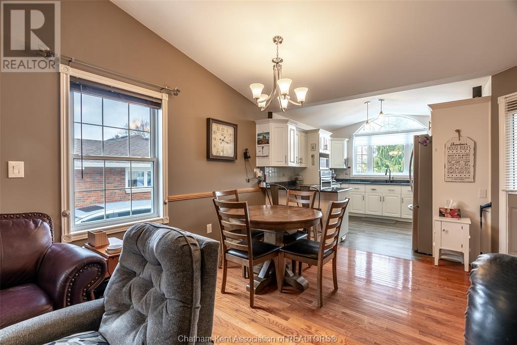 51 Pine Drive, Wallaceburg, Ontario  N8A 3L9 - Photo 6 - 25002454
