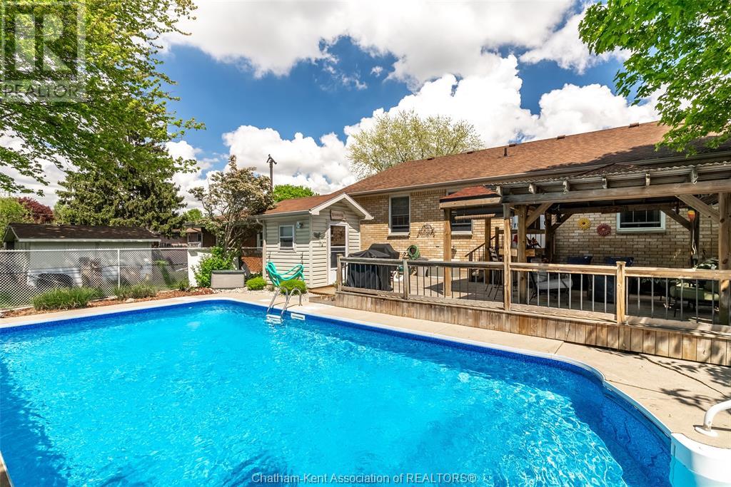 51 Pine Drive, Wallaceburg, Ontario  N8A 3L9 - Photo 41 - 25002454
