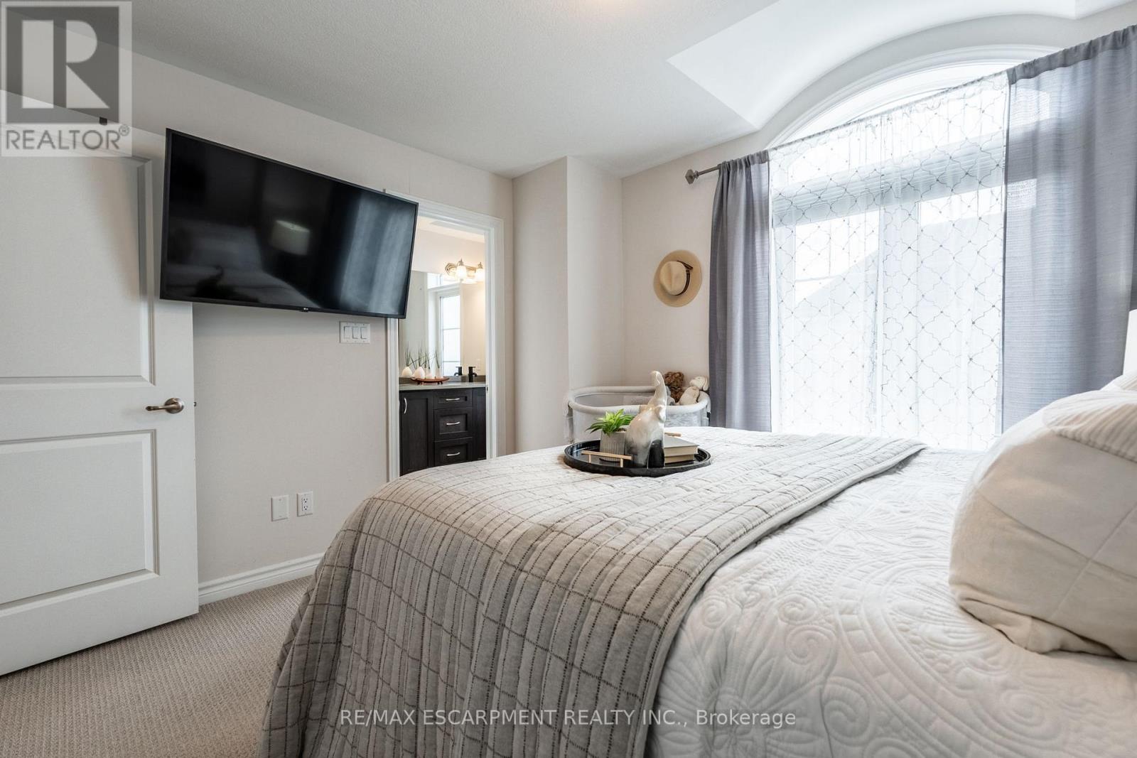 70 Borers Creek Circle, Hamilton, Ontario  L8B 1W3 - Photo 23 - X12129107