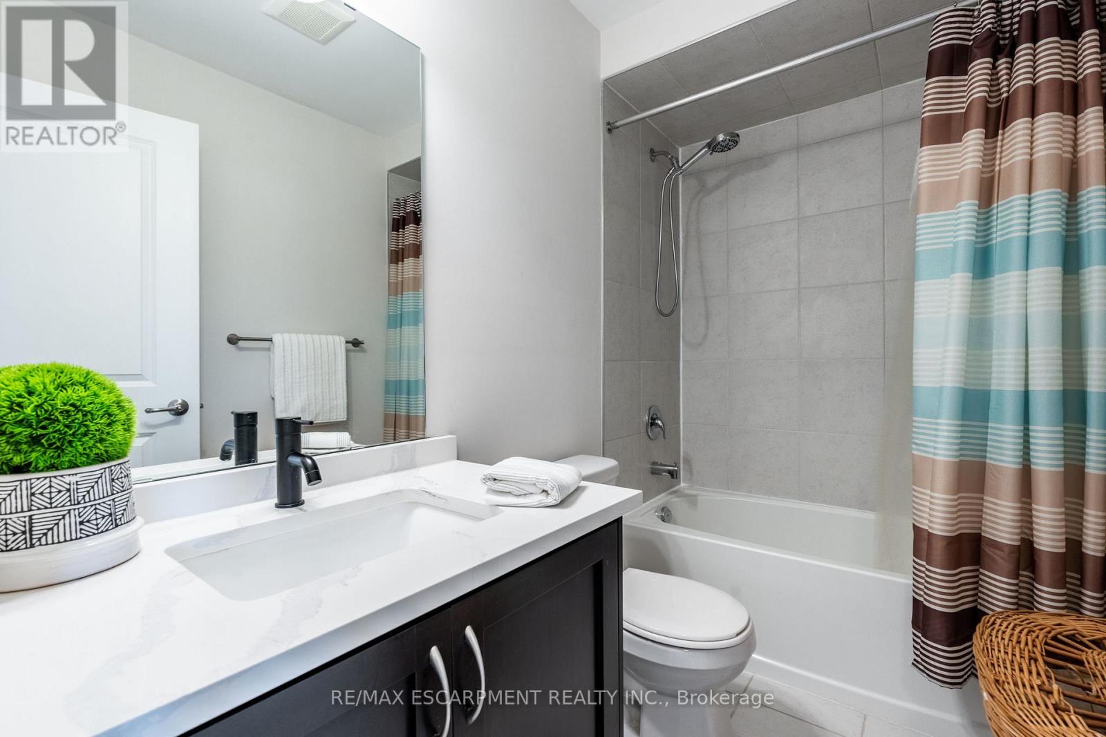 70 Borers Creek Circle, Hamilton, Ontario  L8B 1W3 - Photo 33 - X12129107