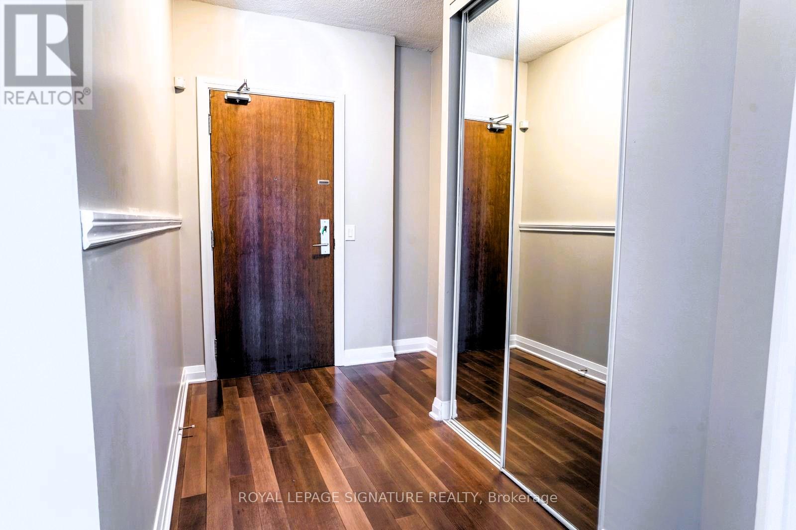 614 - 1055 Southdown Road, Mississauga, Ontario  L5J 0A3 - Photo 3 - W12163383