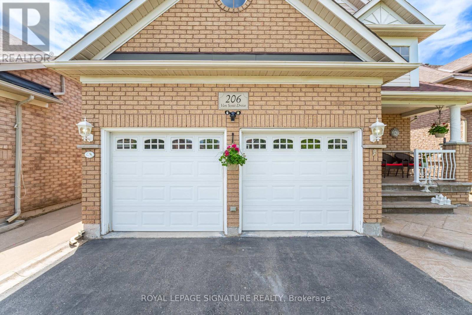 206 Van Scott Drive, Brampton, Ontario  L7A 1V9 - Photo 3 - W12163401