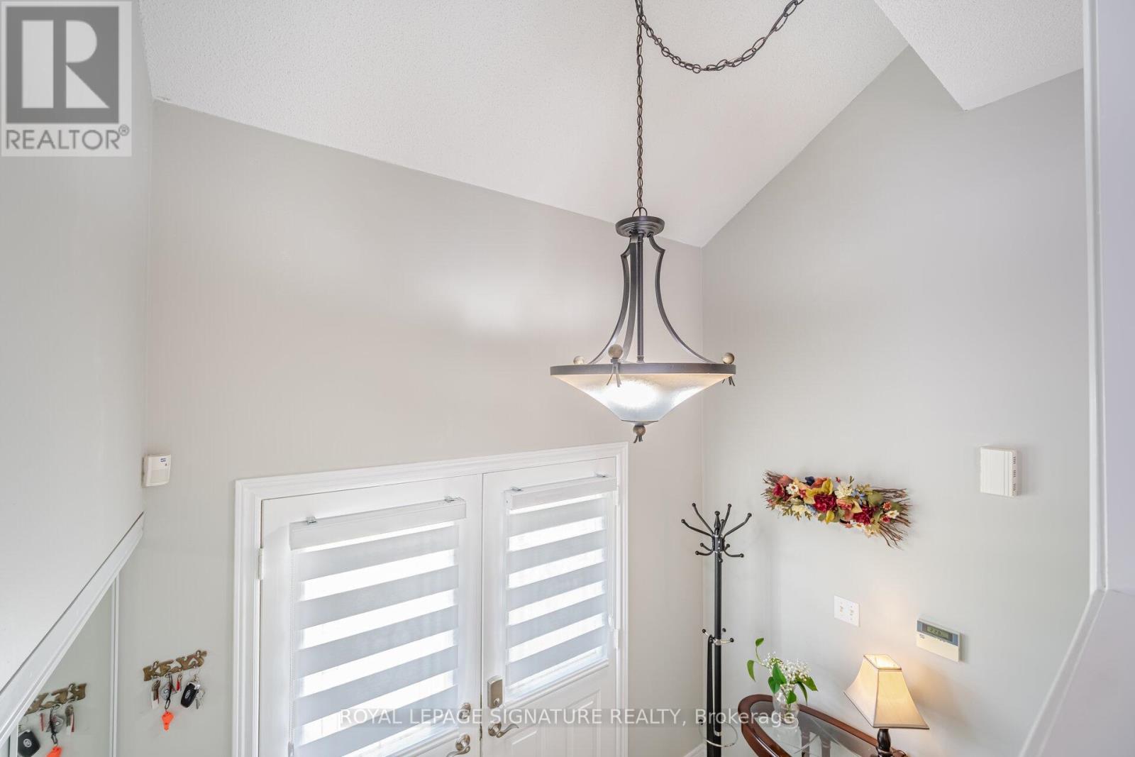 206 Van Scott Drive, Brampton, Ontario  L7A 1V9 - Photo 7 - W12163401