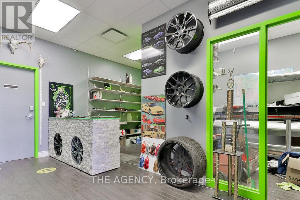 64 & 65 - 3176 Ridgeway Drive, Mississauga, Ontario  L5L 5S7 - Photo 14 - W12163437
