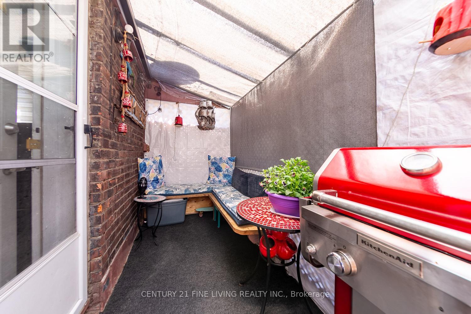 63 Garden Avenue, Toronto, Ontario  M6R 1H8 - Photo 26 - W12163451