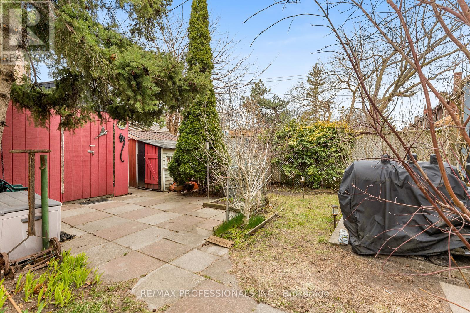 857 Windermere Avenue, Toronto, Ontario  M6S 3M5 - Photo 12 - W12163470