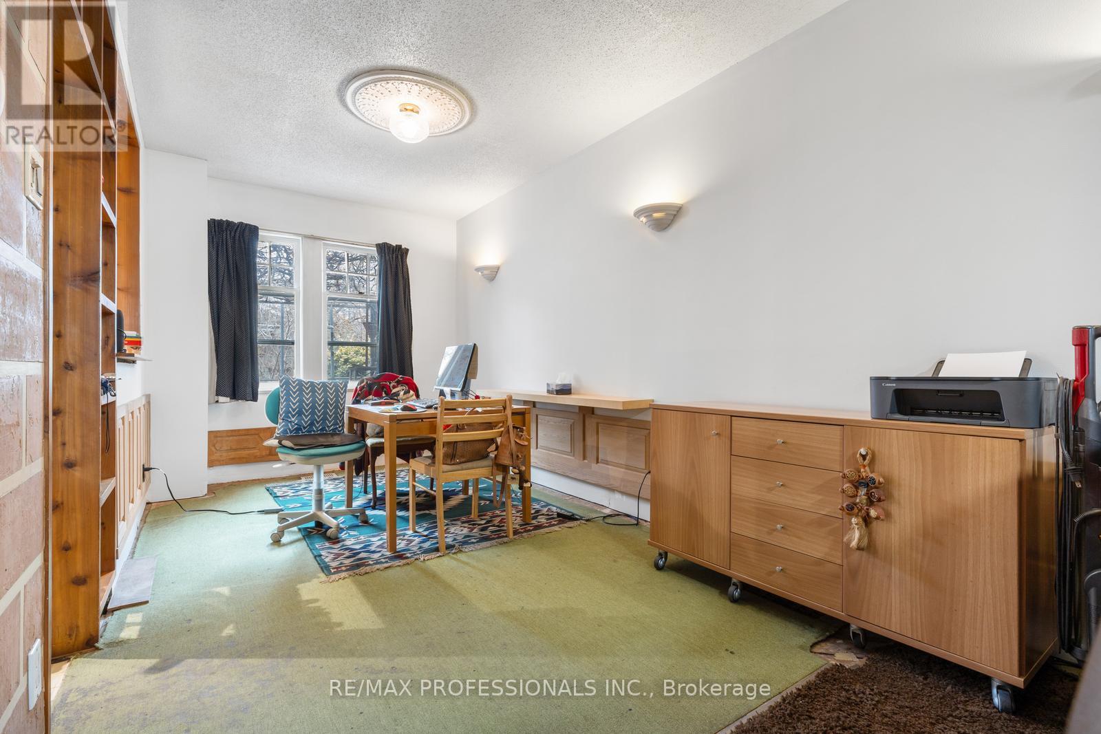 857 Windermere Avenue, Toronto, Ontario  M6S 3M5 - Photo 4 - W12163470