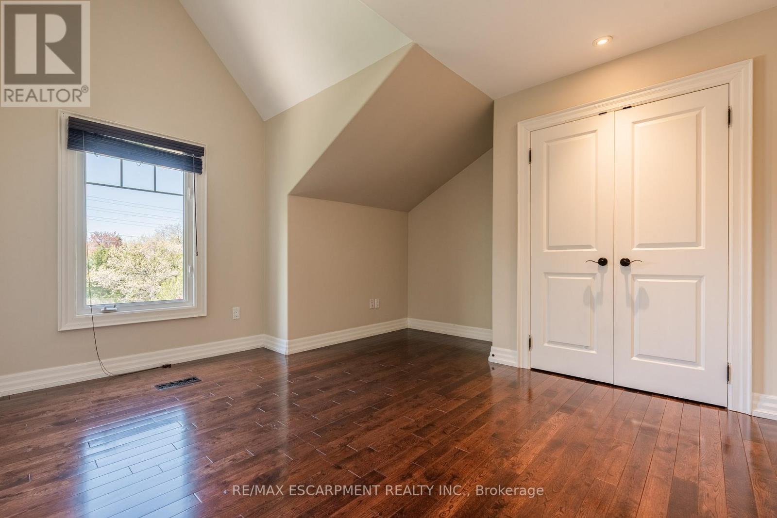 1034 Lakeshore Road W, Mississauga, Ontario  L5H 4E8 - Photo 19 - W12163537