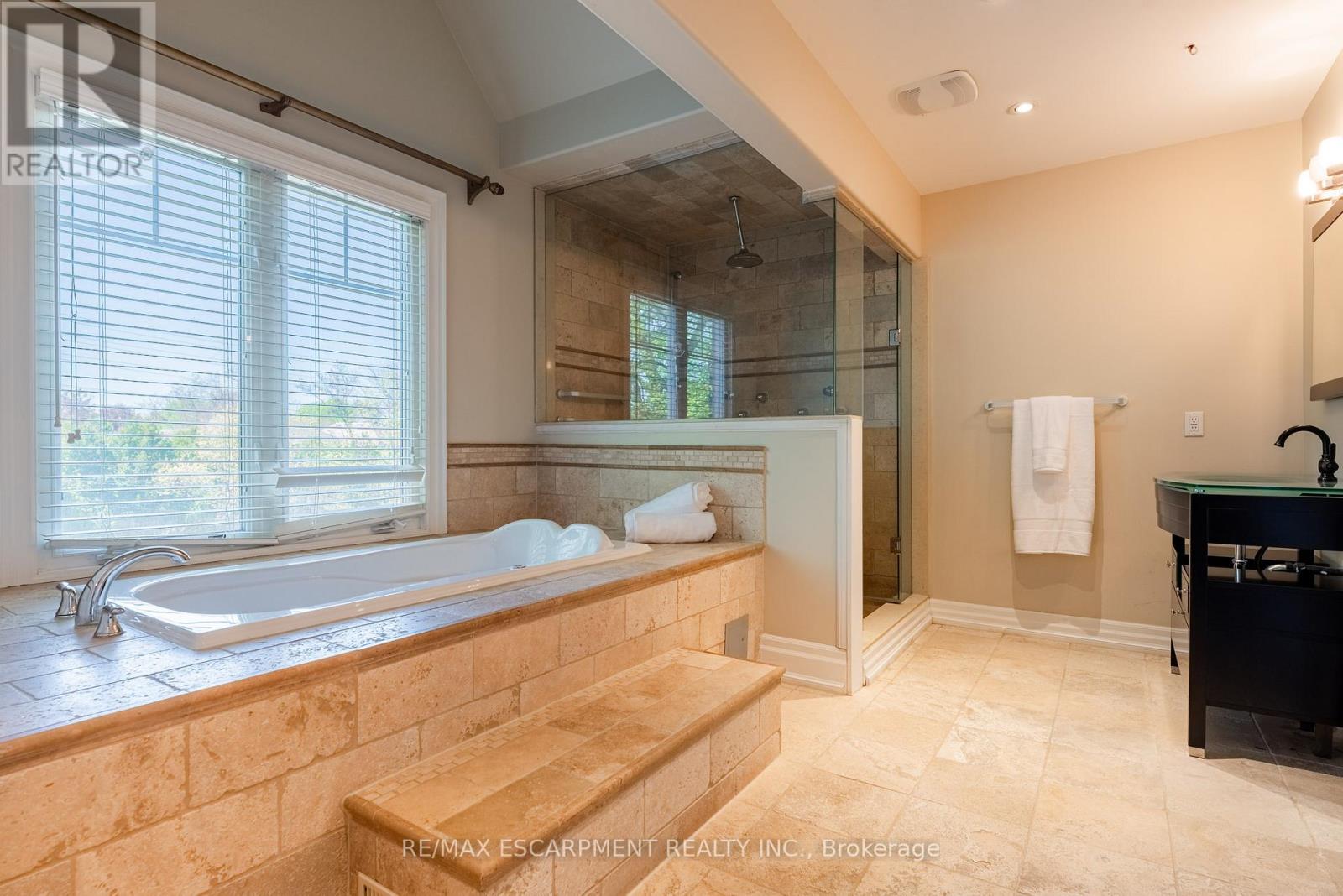 1034 Lakeshore Road W, Mississauga, Ontario  L5H 4E8 - Photo 26 - W12163537
