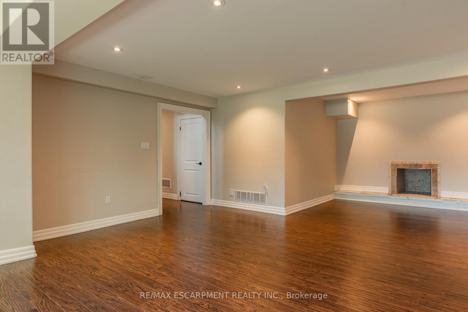 1034 Lakeshore Road W, Mississauga, Ontario  L5H 4E8 - Photo 28 - W12163537