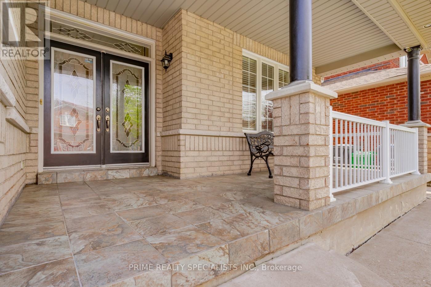 50 Gallucci Crescent, Brampton, Ontario  L6P 1R6 - Photo 3 - W12163562