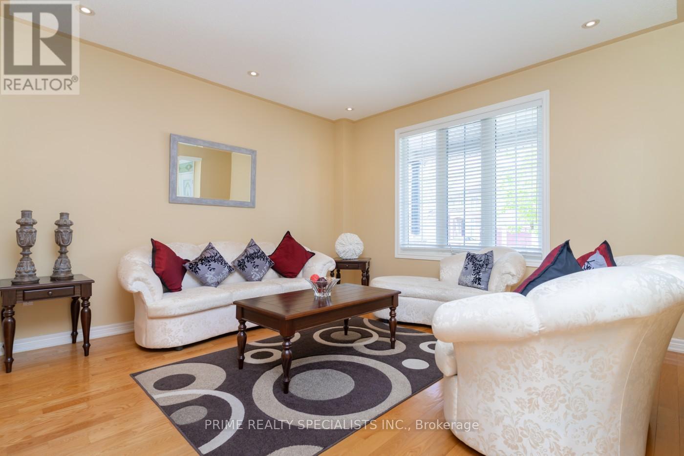 50 Gallucci Crescent, Brampton, Ontario  L6P 1R6 - Photo 5 - W12163562