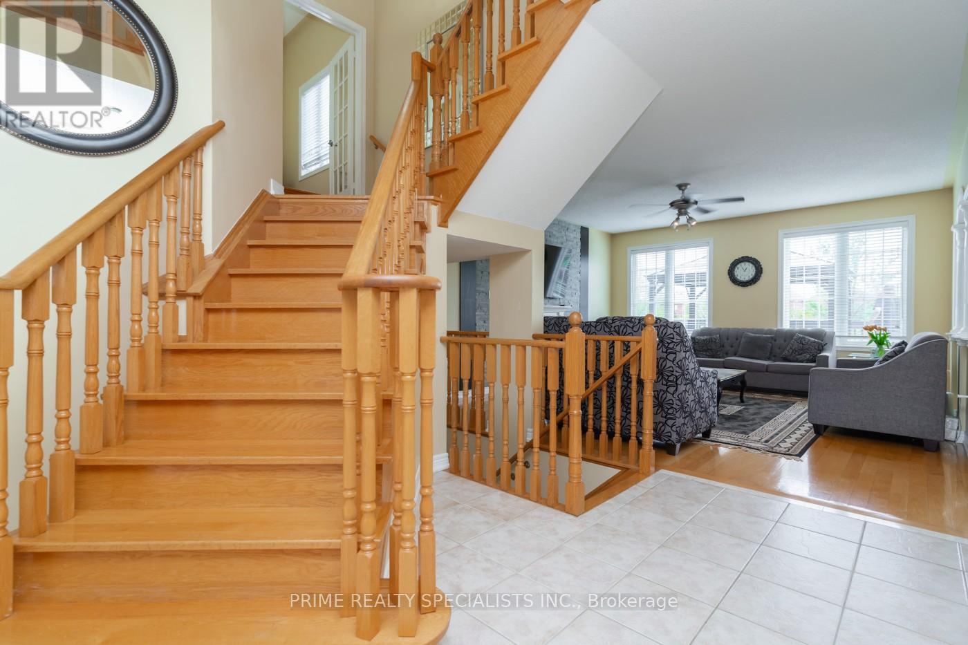 50 Gallucci Crescent, Brampton, Ontario  L6P 1R6 - Photo 8 - W12163562