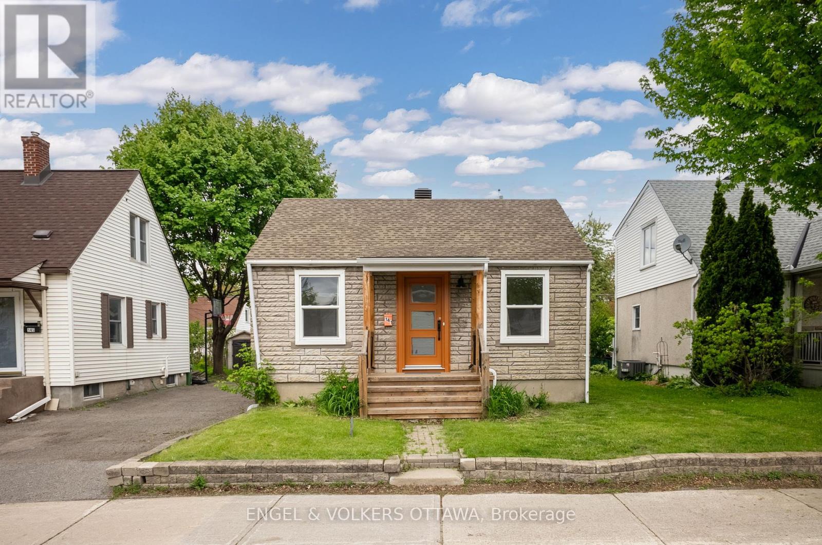 141 Crerar Avenue, Ottawa, Ontario  K1Z 7P4 - Photo 2 - X12163606