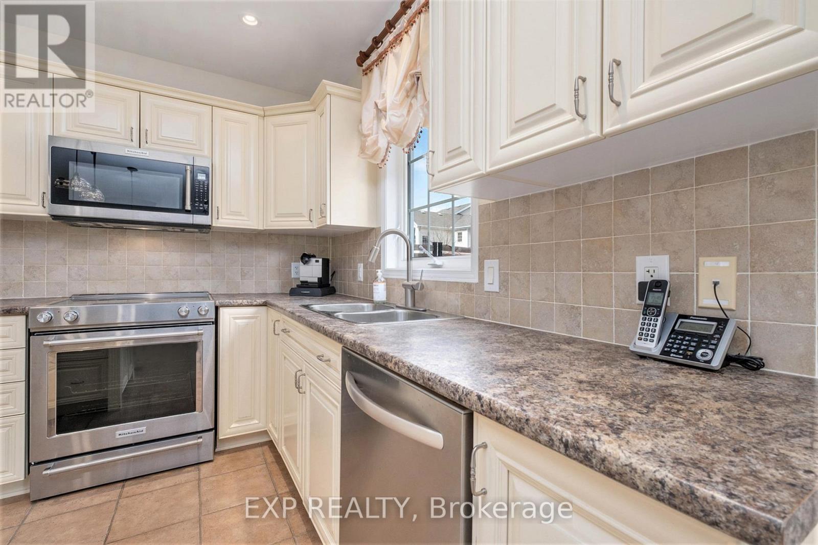 313 Wild Iris Avenue, Ottawa, Ontario  K1T 0B6 - Photo 15 - X12163643