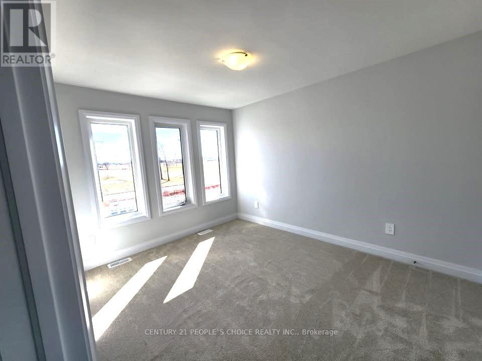 92 Corley Street, Kawartha Lakes, Ontario  K9V 6C2 - Photo 17 - X12163400