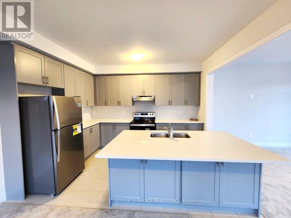 92 Corley Street, Kawartha Lakes (Lindsay), Ontario  K9V 6C2 - Photo 5 - X12163400