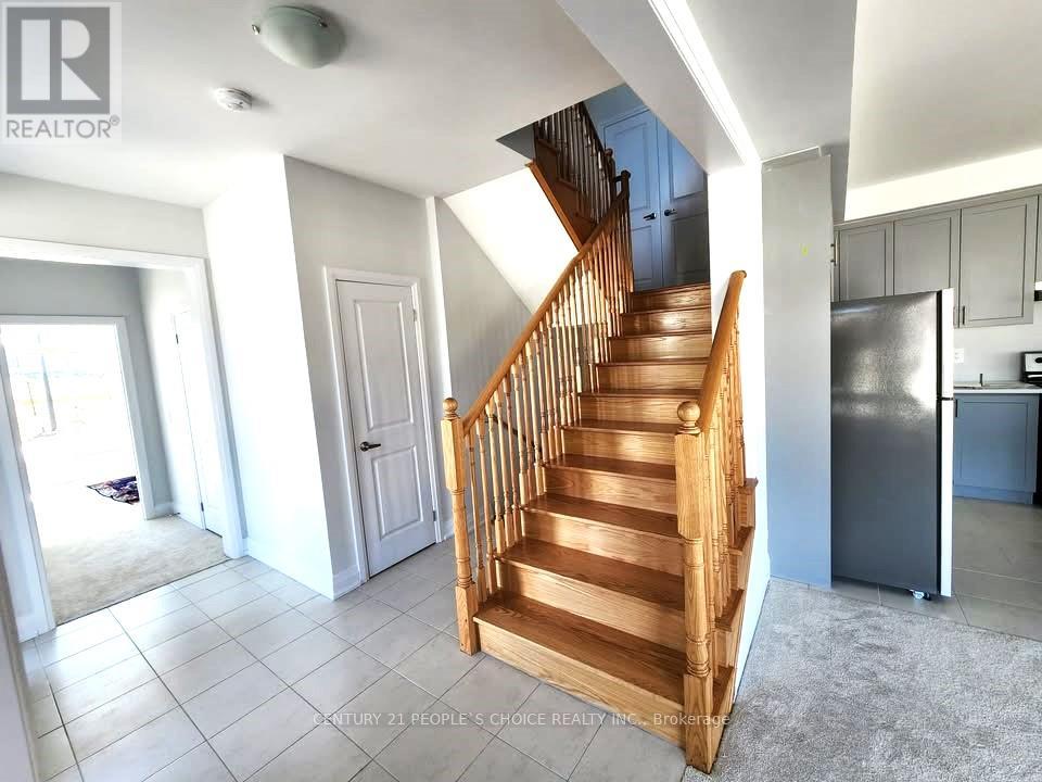 92 Corley Street, Kawartha Lakes, Ontario  K9V 6C2 - Photo 7 - X12163400