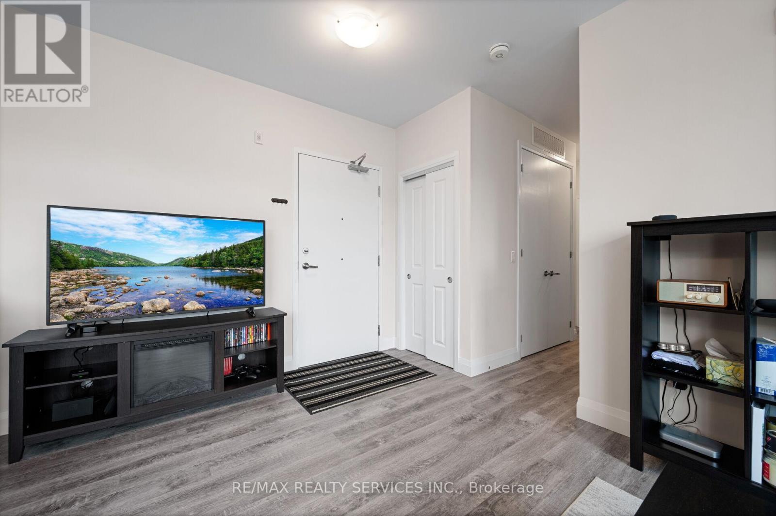 416 - 1 Redfern Avenue, Hamilton, Ontario  L9C 0E6 - Photo 10 - X12163418