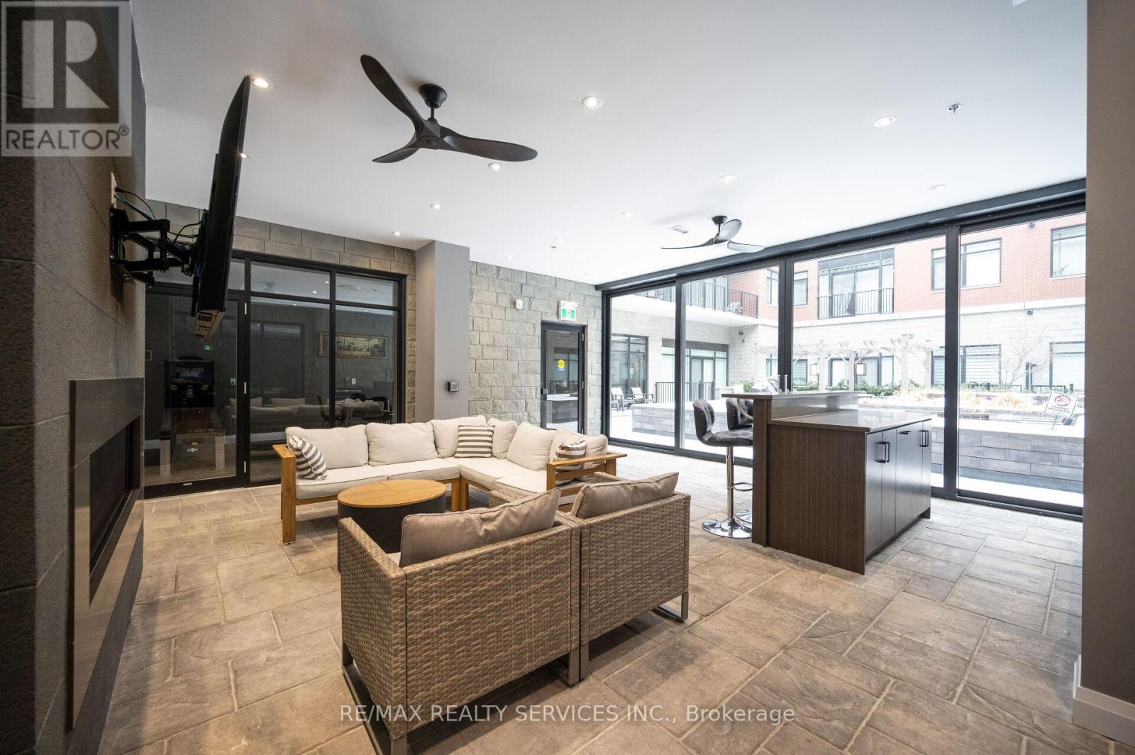 416 - 1 Redfern Avenue, Hamilton, Ontario  L9C 0E6 - Photo 42 - X12163418