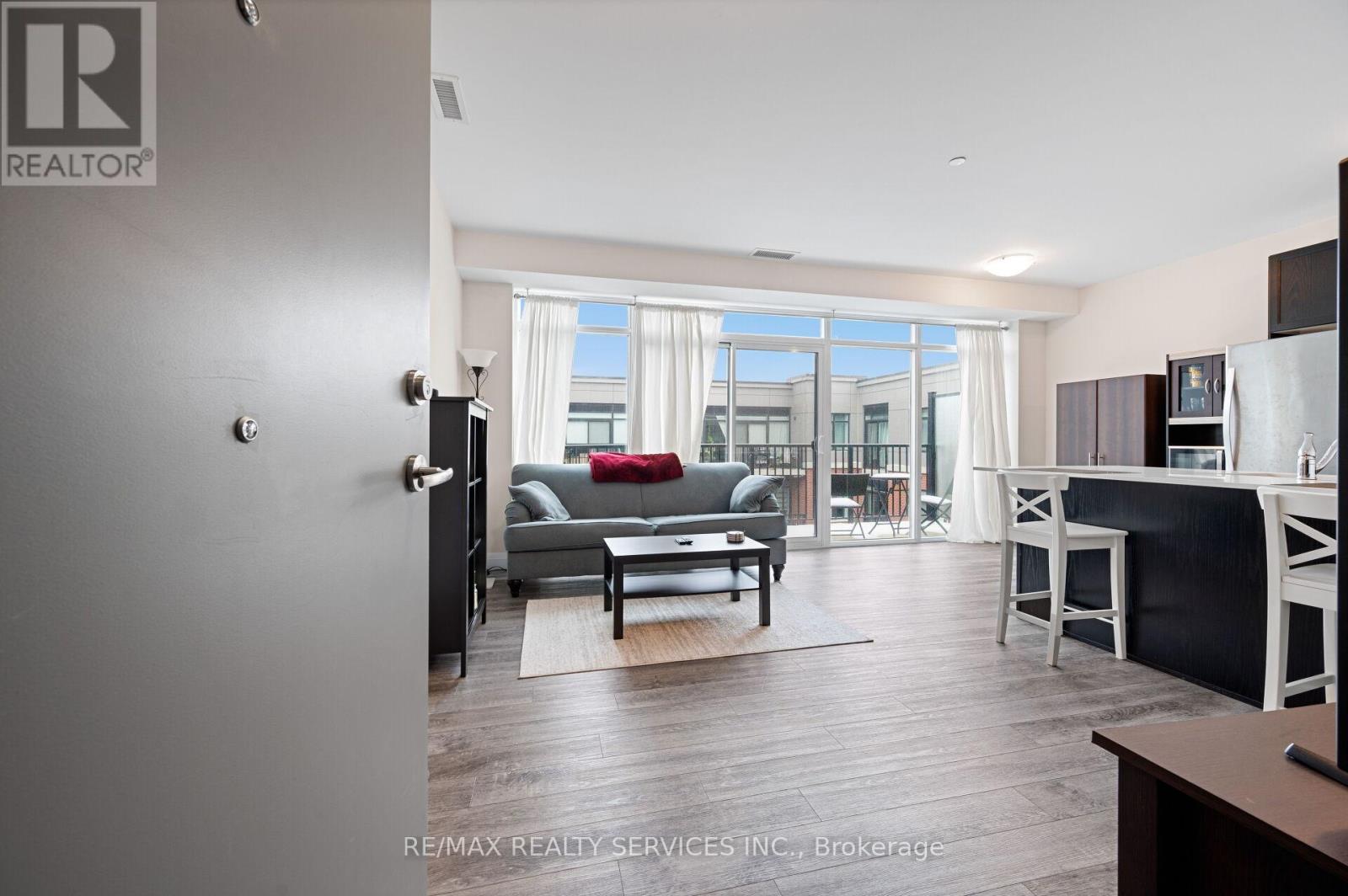 416 - 1 Redfern Avenue, Hamilton, Ontario  L9C 0E6 - Photo 8 - X12163418