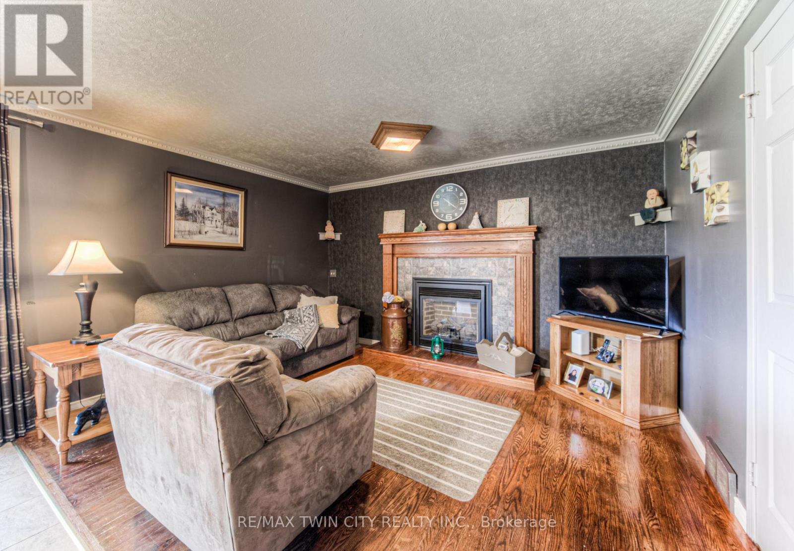 76 Newbury Drive, Kitchener, Ontario  N2N 2X6 - Photo 10 - X12163422