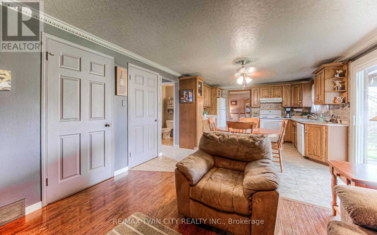 76 Newbury Drive, Kitchener, Ontario  N2N 2X6 - Photo 12 - X12163422