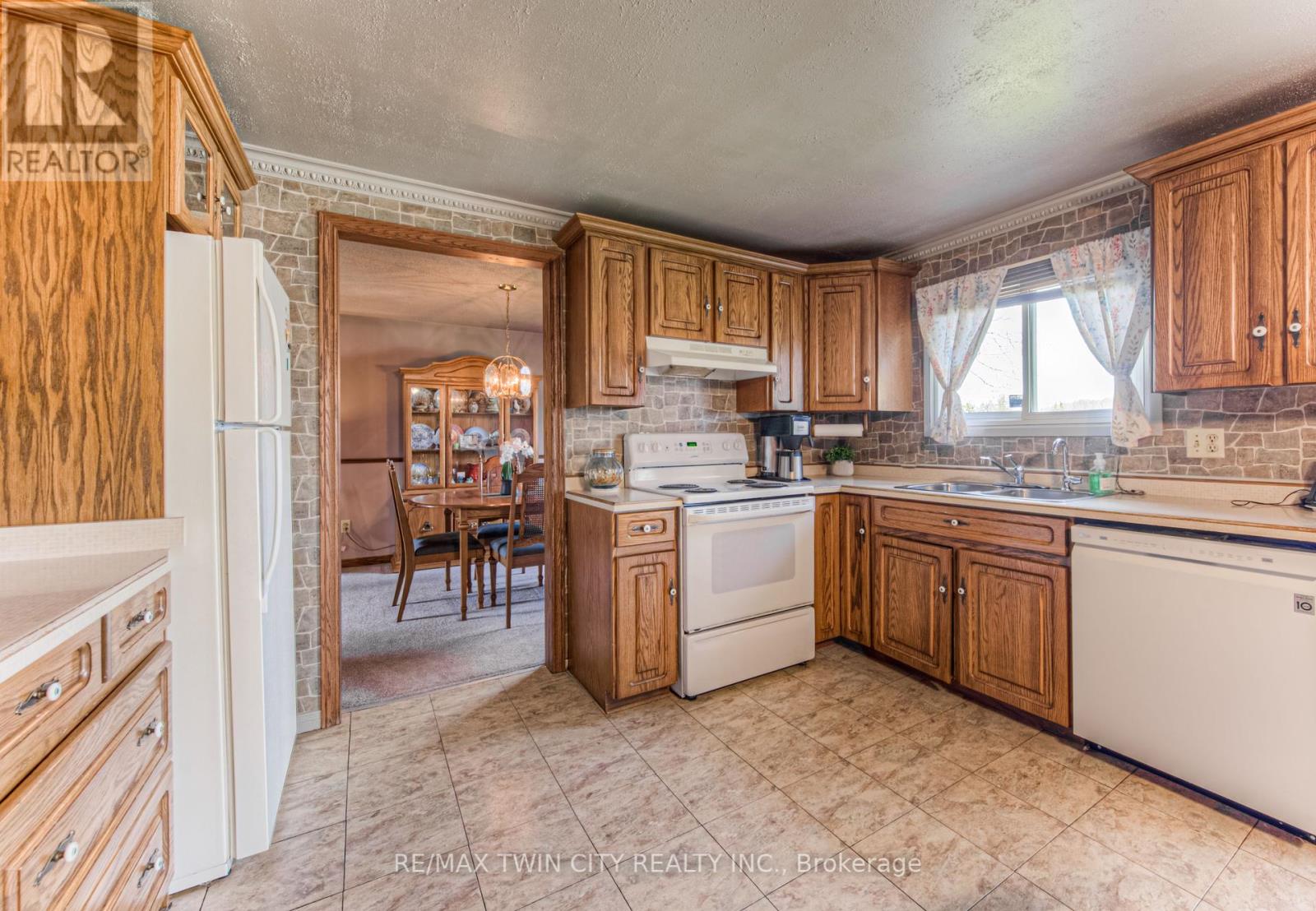 76 Newbury Drive, Kitchener, Ontario  N2N 2X6 - Photo 17 - X12163422