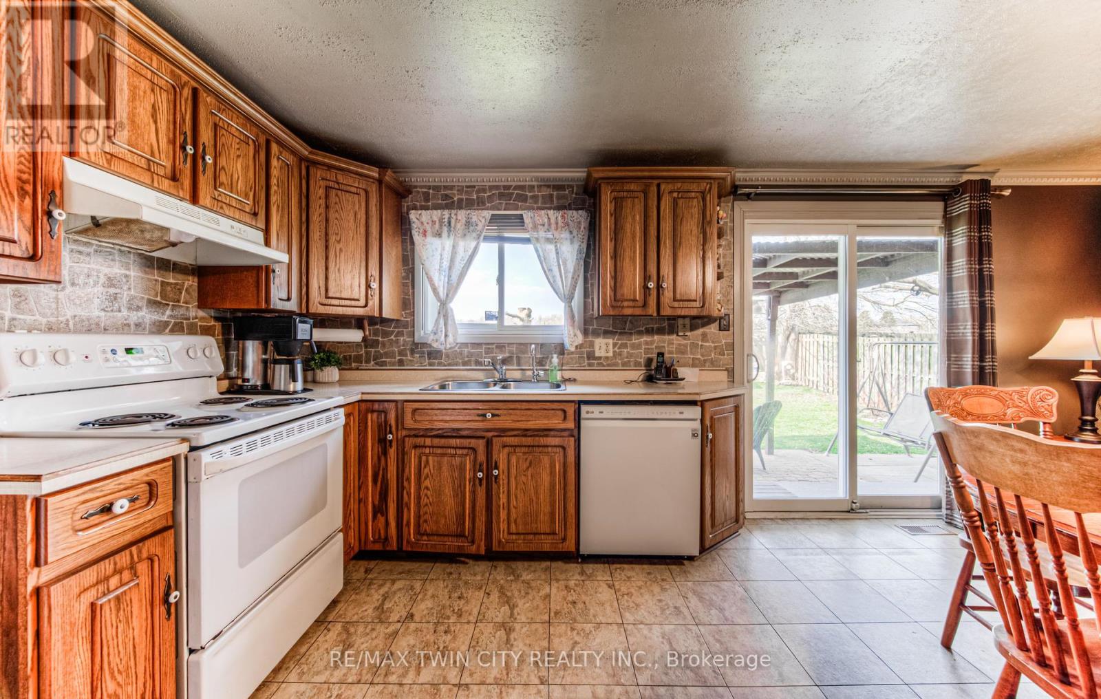 76 Newbury Drive, Kitchener, Ontario  N2N 2X6 - Photo 18 - X12163422