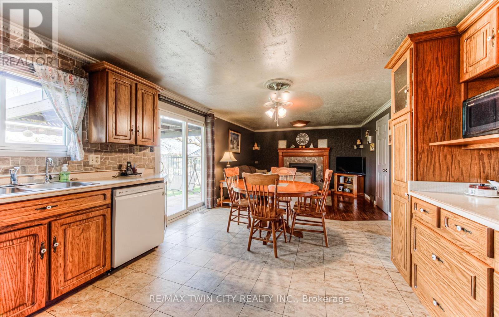 76 Newbury Drive, Kitchener, Ontario  N2N 2X6 - Photo 19 - X12163422