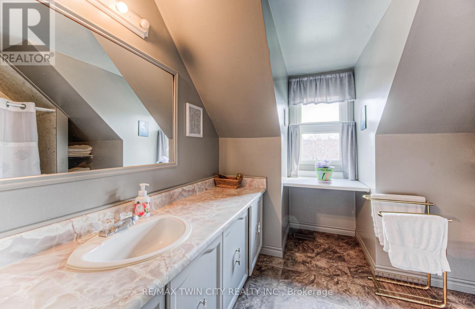 76 Newbury Drive, Kitchener, Ontario  N2N 2X6 - Photo 26 - X12163422