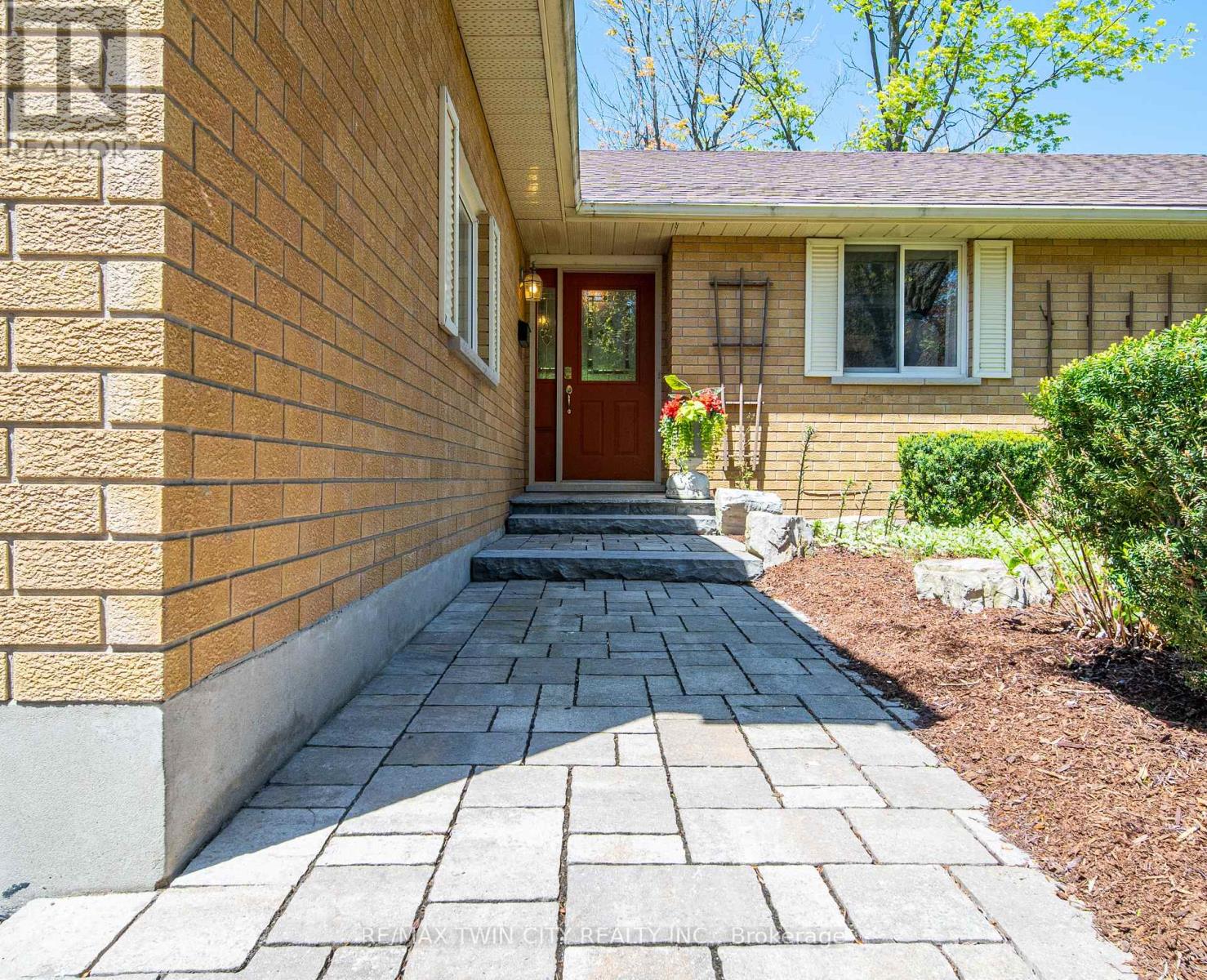 Property at 367 NORTHLAKE DRIVE E image 2