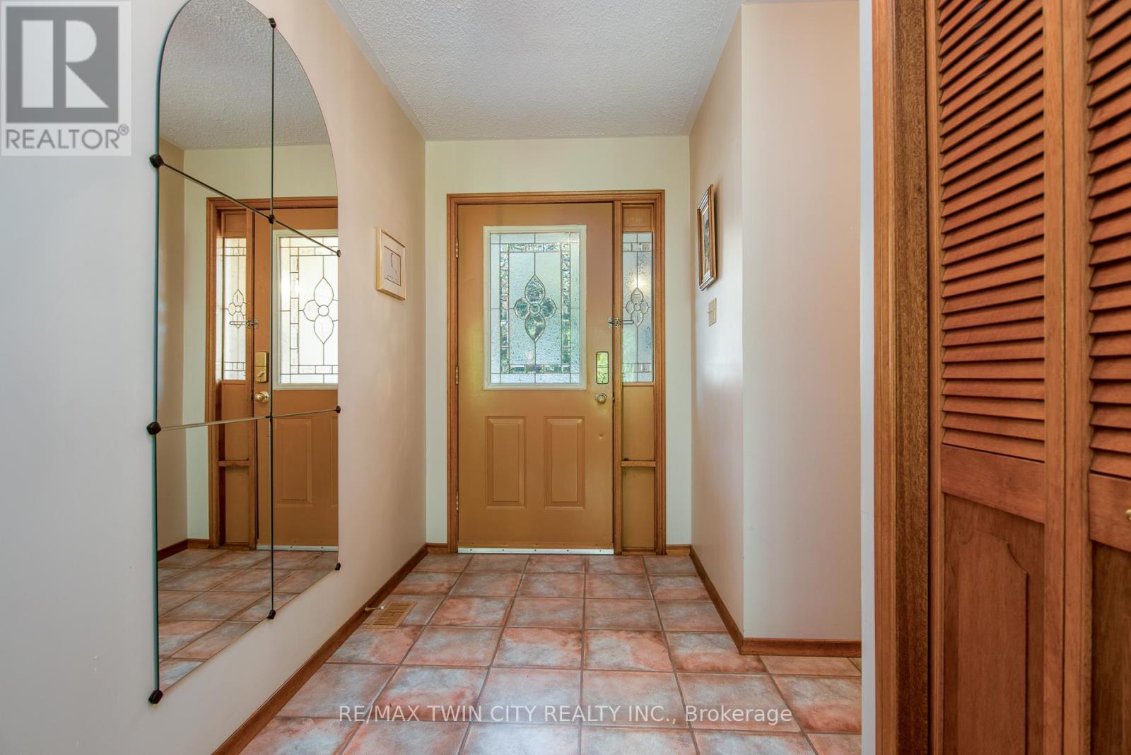 Property at 367 NORTHLAKE DRIVE E image 5