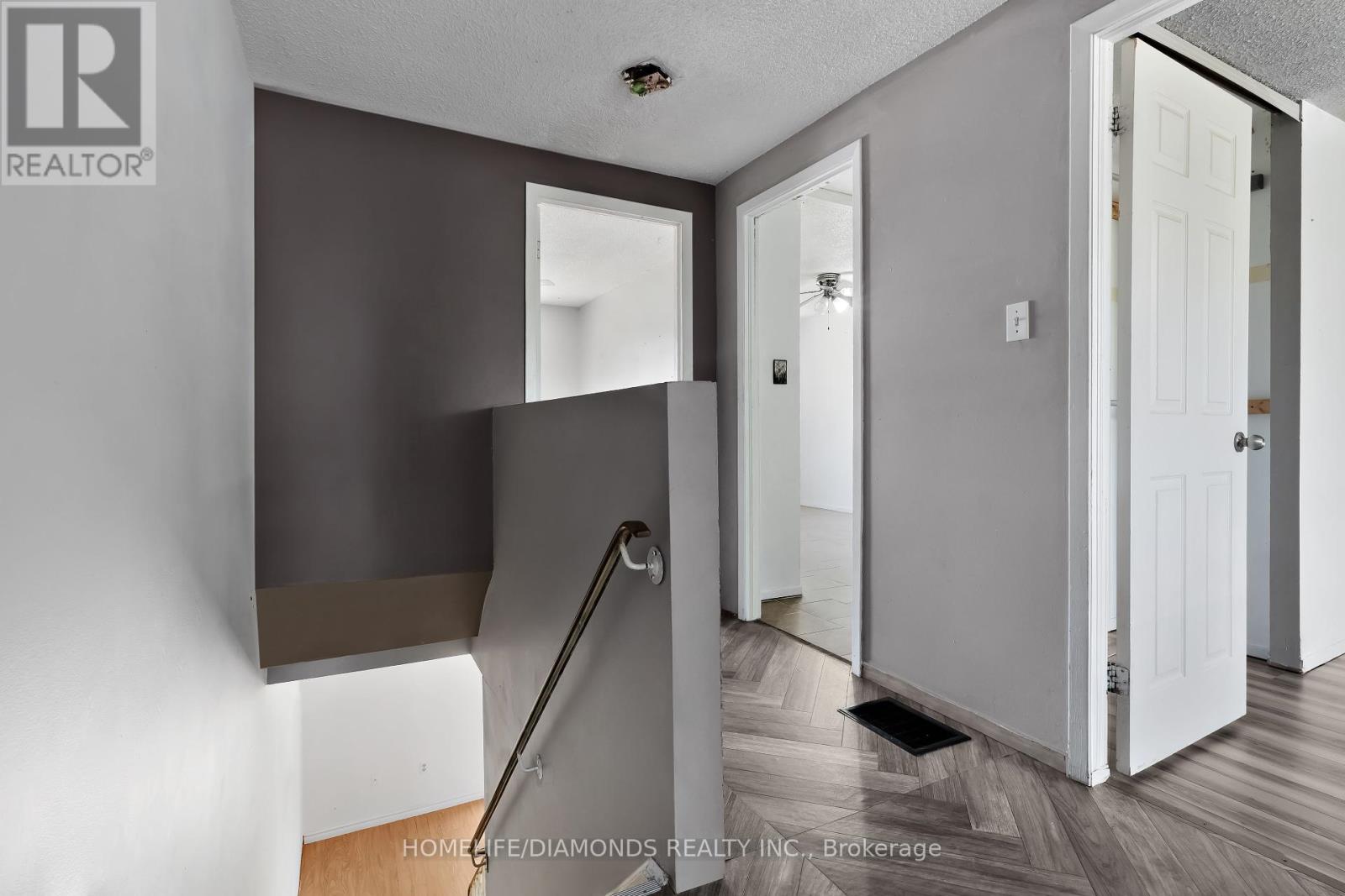 35 - 262 Kenora Avenue, Hamilton, Ontario  L8E 3Y3 - Photo 19 - X12163535