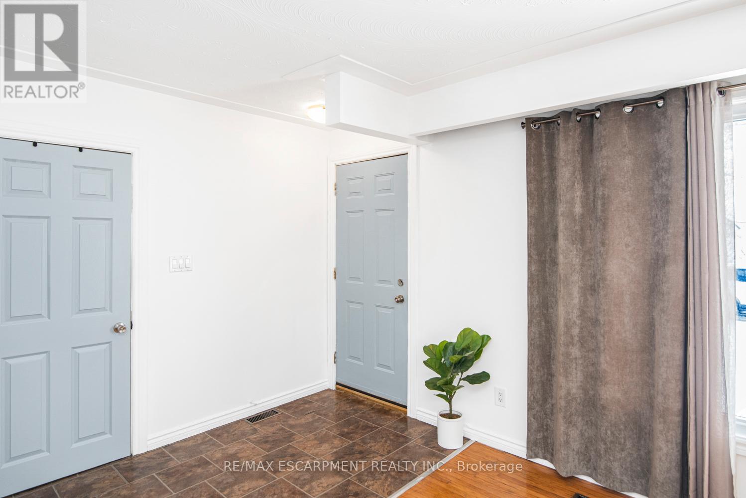 Property at 725 MUD STREET E image 3