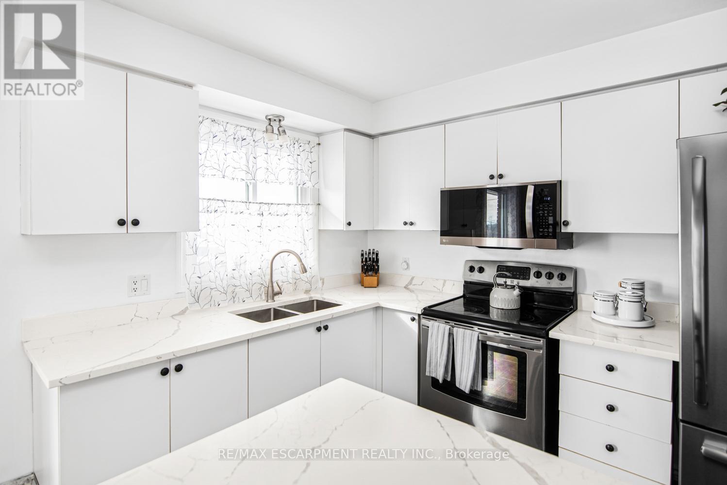 725 Mud Street E, Hamilton, Ontario  L8J 3B8 - Photo 6 - X12163572