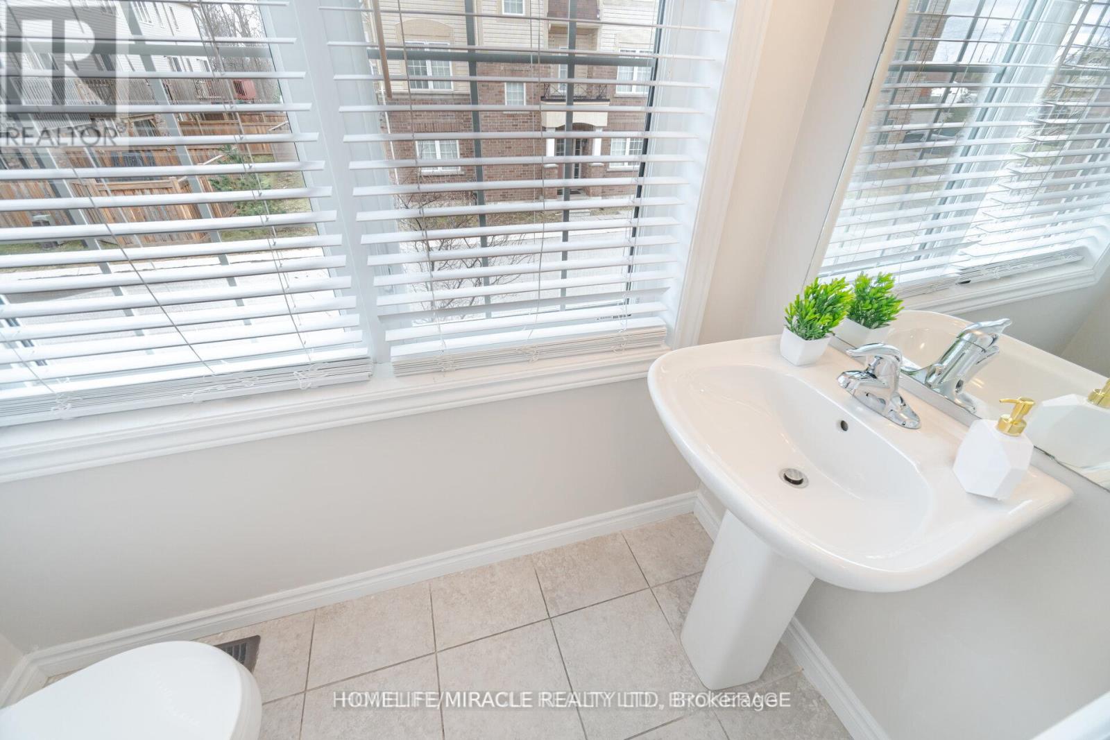 18 Kenridge Terrace, Hamilton, Ontario  L8J 0G4 - Photo 13 - X12163575