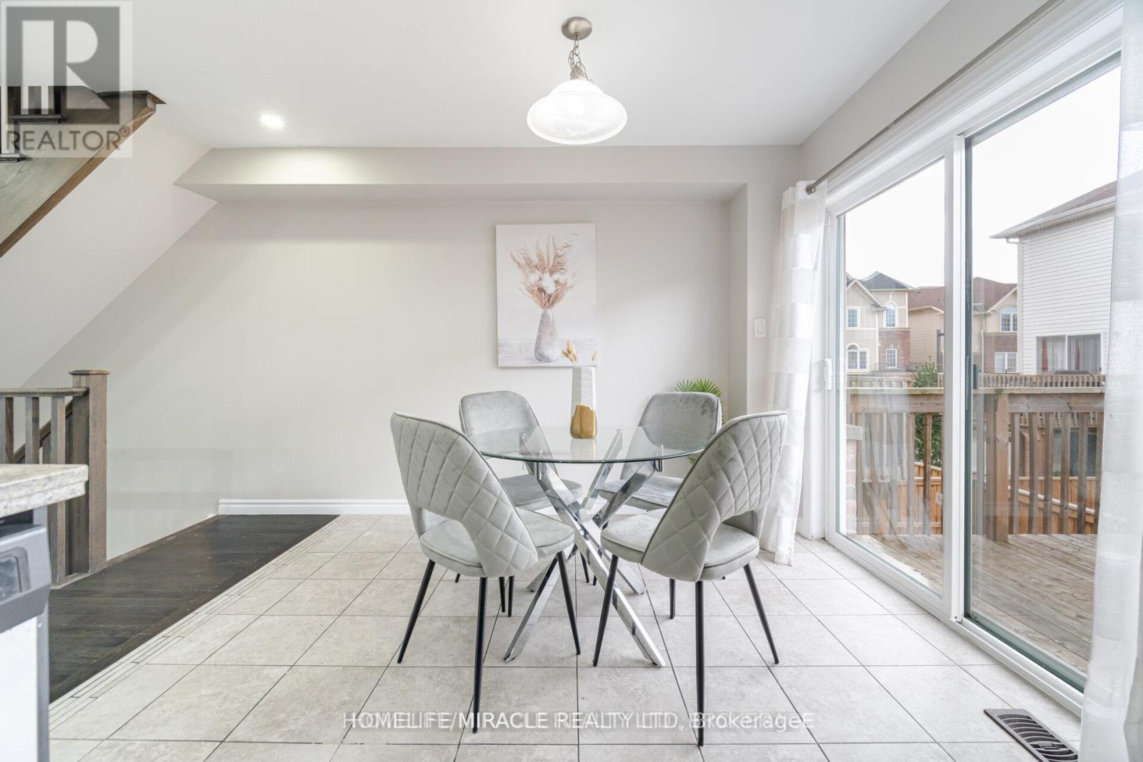 18 Kenridge Terrace, Hamilton, Ontario  L8J 0G4 - Photo 6 - X12163575