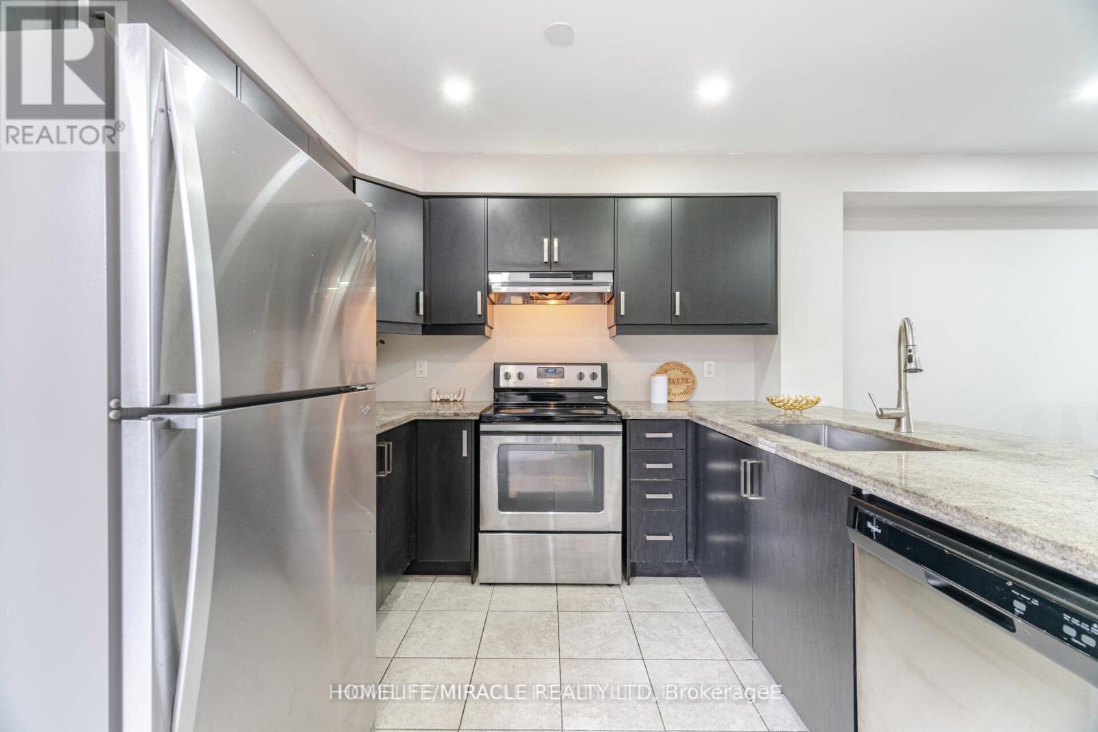18 Kenridge Terrace, Hamilton, Ontario  L8J 0G4 - Photo 8 - X12163575