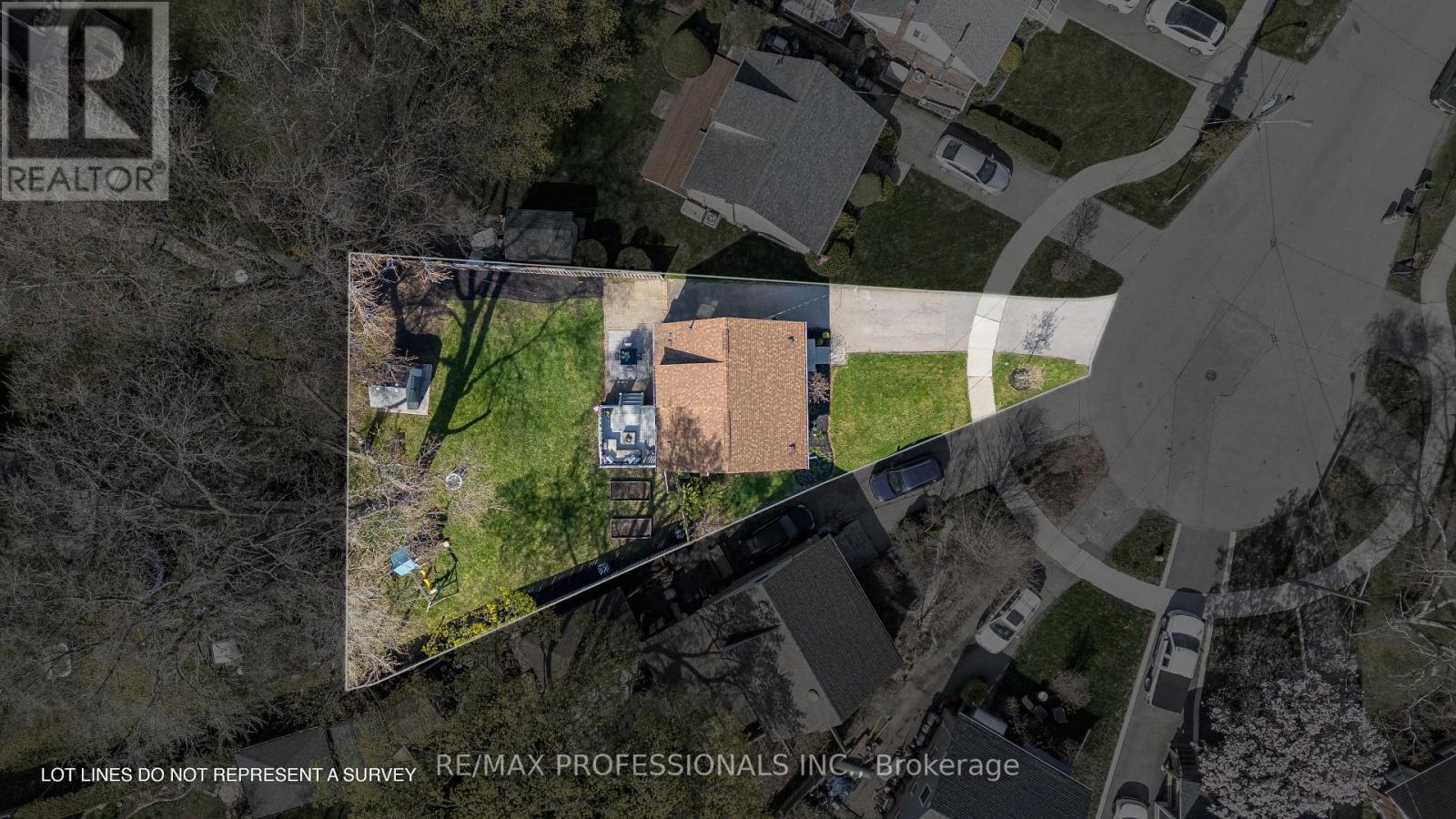 10 Woodbury Place, Toronto, Ontario  M8W 1Y1 - Photo 3 - W12129852