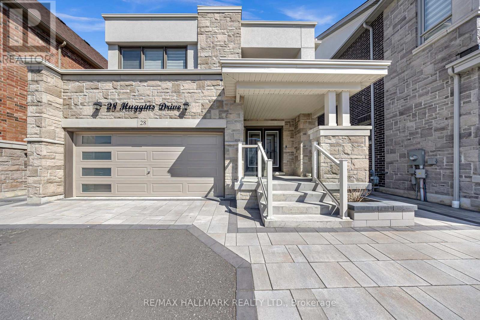 28 Huggins Drive, Whitby, Ontario  L1P 0N4 - Photo 4 - E12163619
