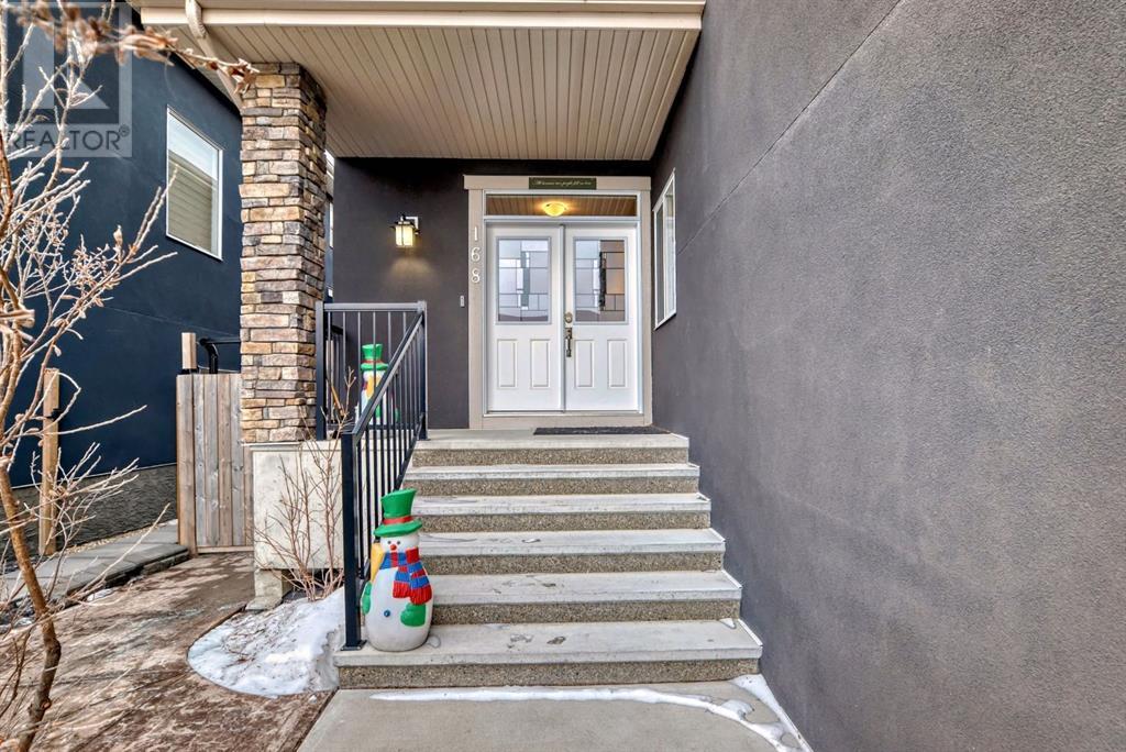 Property at 168 Kinniburgh Circle image 3