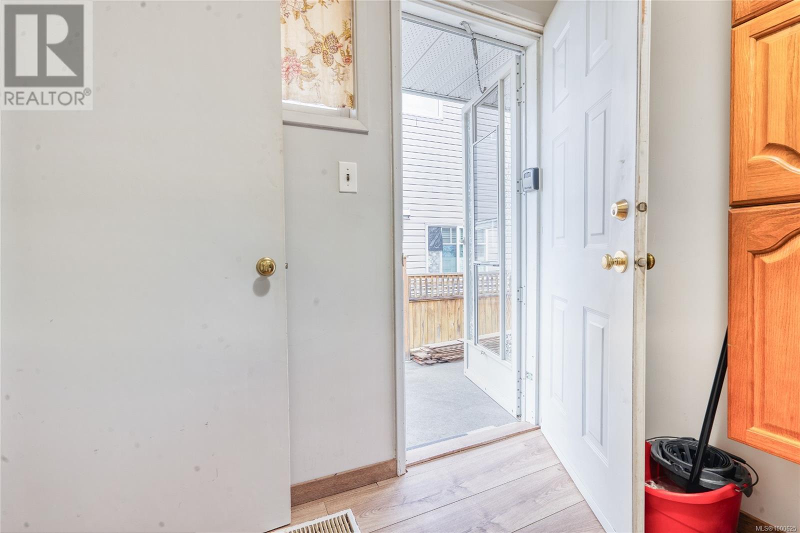 3054 Donald St, Saanich, British Columbia  V9B 0W3 - Photo 32 - 1000625