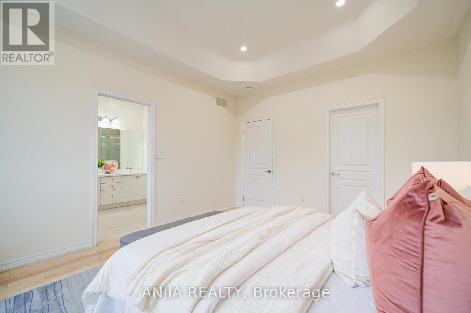 8 Wagner Drive, Markham, Ontario  L6C 0W1 - Photo 32 - N12163577